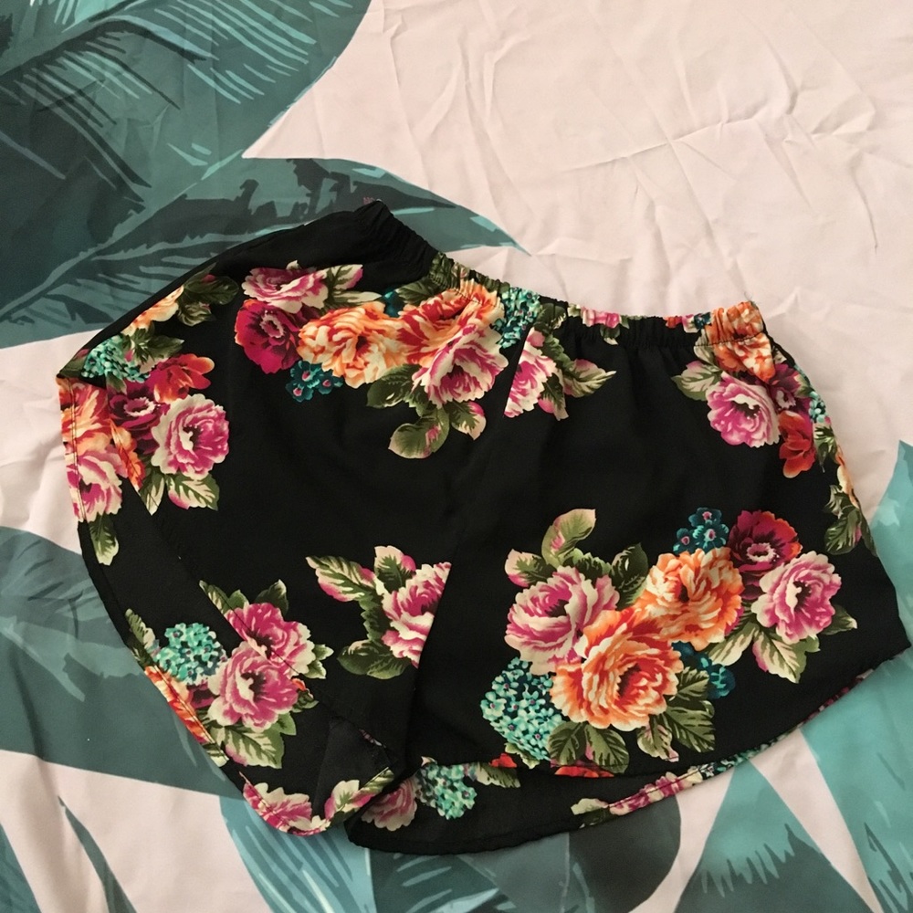 floral shorts!!
